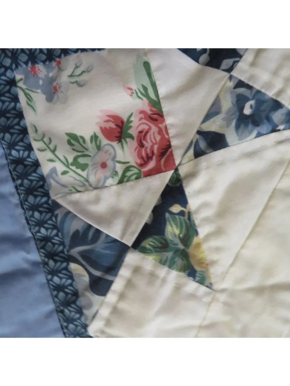 Vintage Set of 2 Hand Quilted Blue White Floral Star Patchwork Shams 20